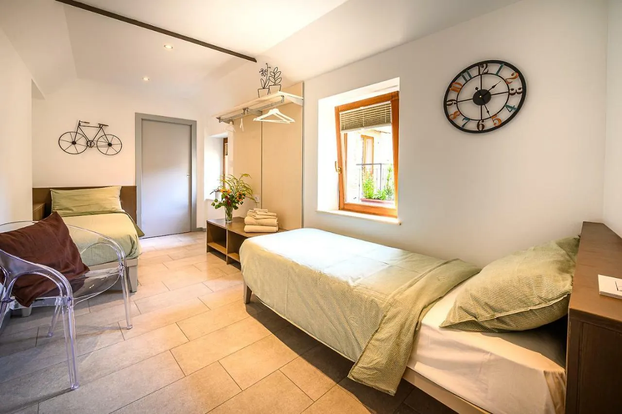 Old Town Apartments Tirano