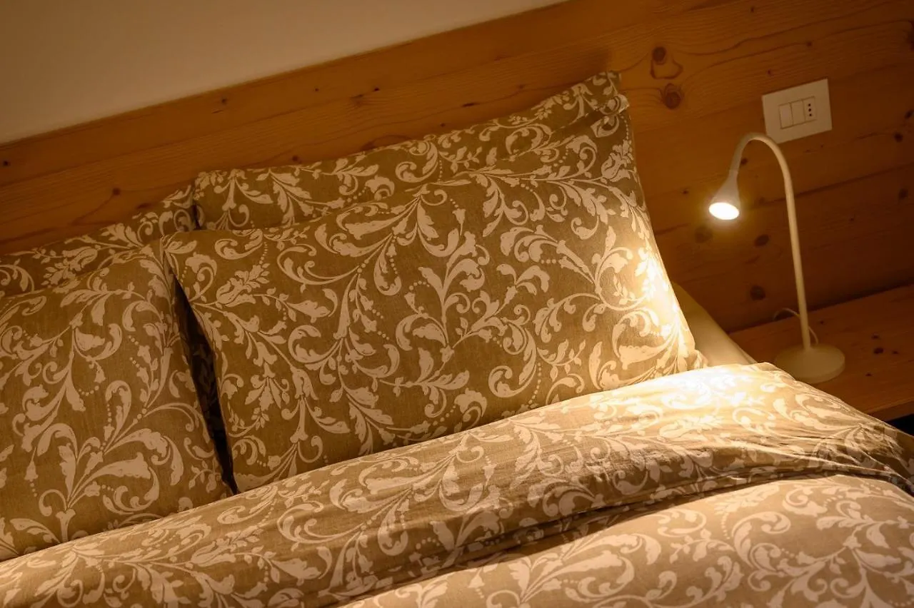 Old Town Apartments Tirano
